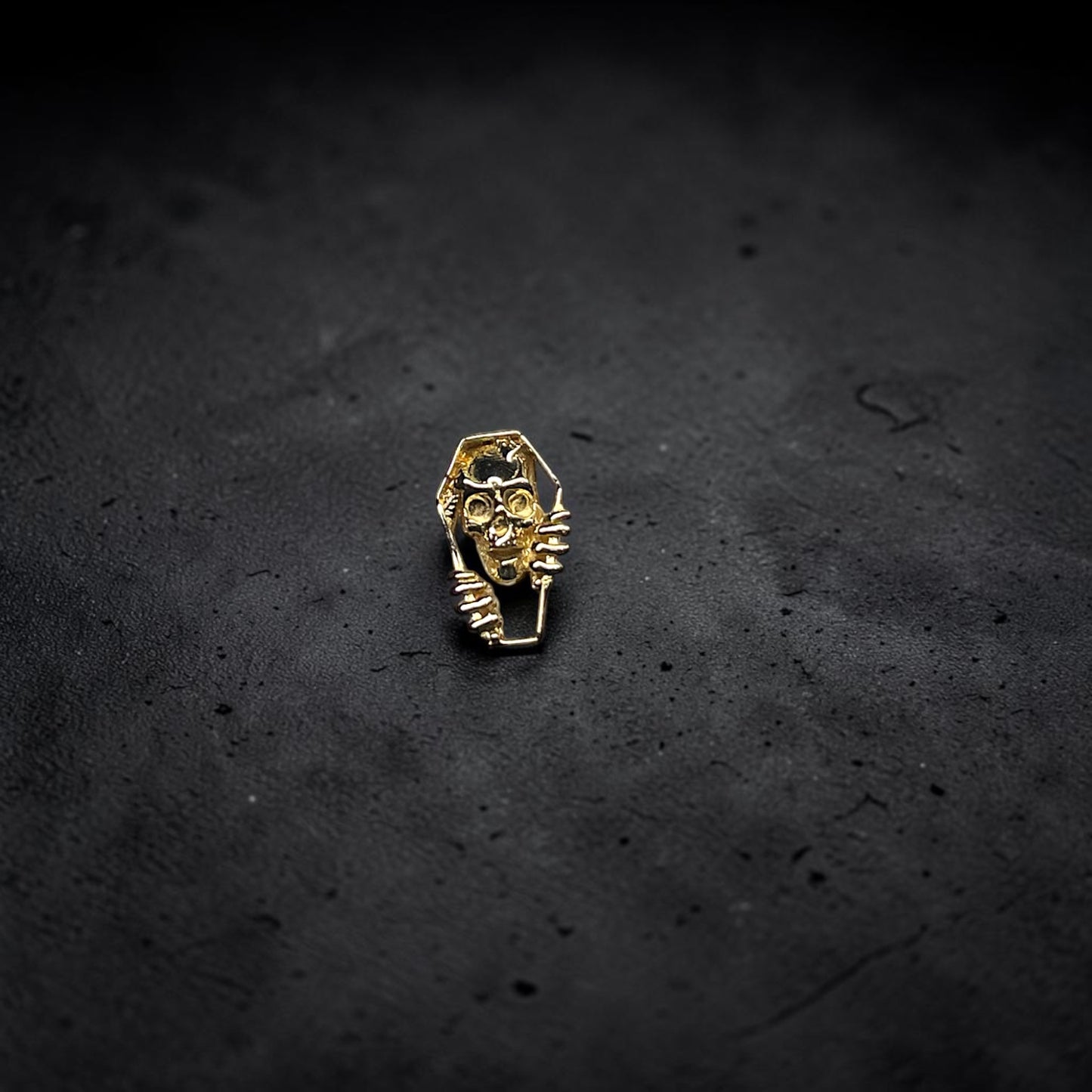 Tawapa Coffin Pin